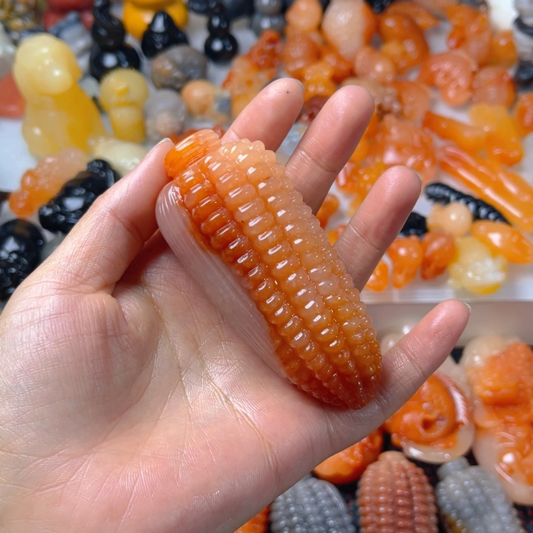 外***1颈饰未镶嵌石英质玉（金丝玉）