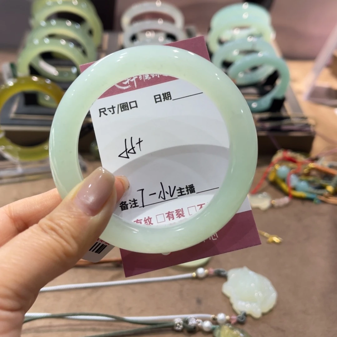 蛇纹石玉手镯未镶嵌T**V