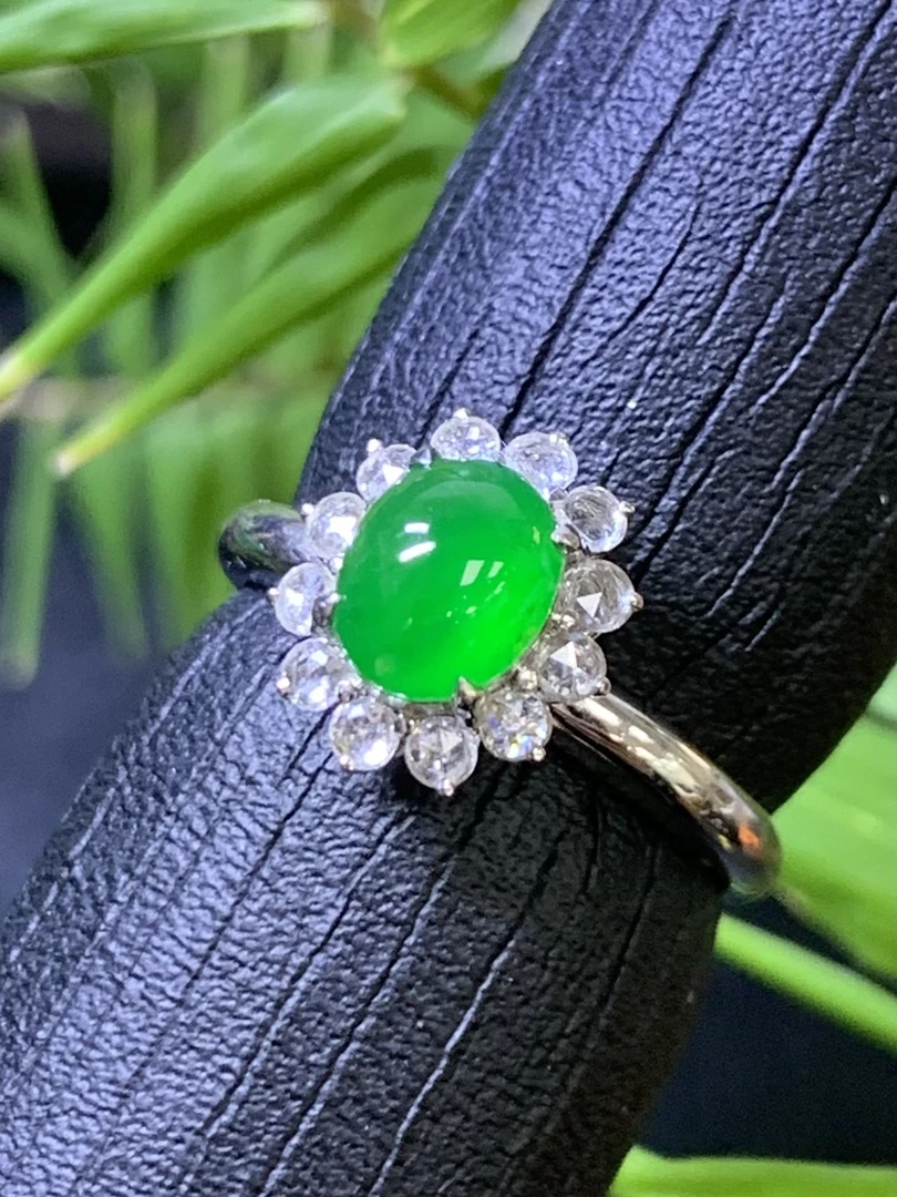 冰阳绿蛋面戒指 天然A货翡翠 尺寸：11.1*9.9*9.6mmAX1.20满绿时尚