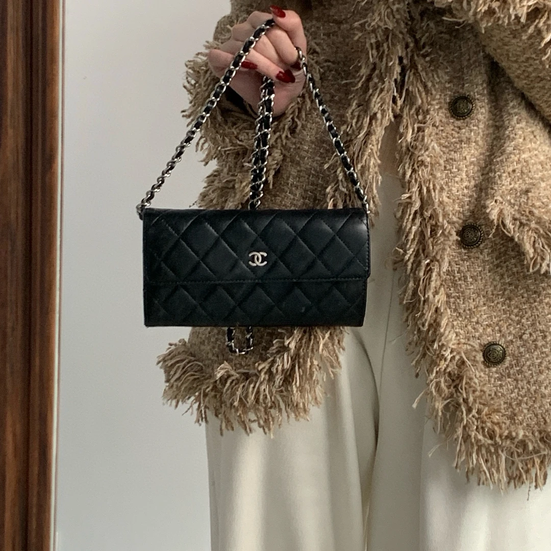 95新 Chanel/香奈儿 chanel黑色银扣两折钱包