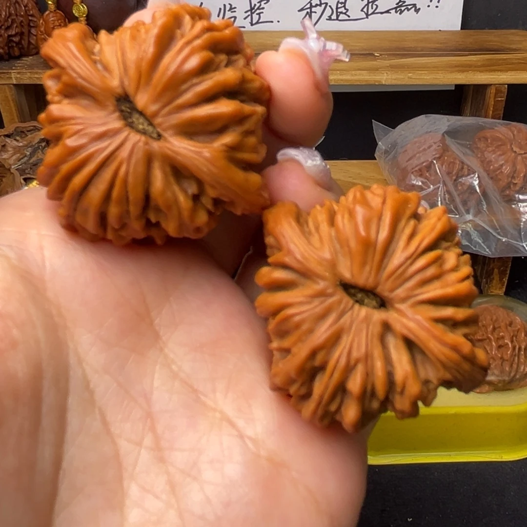 贾***牧桃核把件四座楼福利