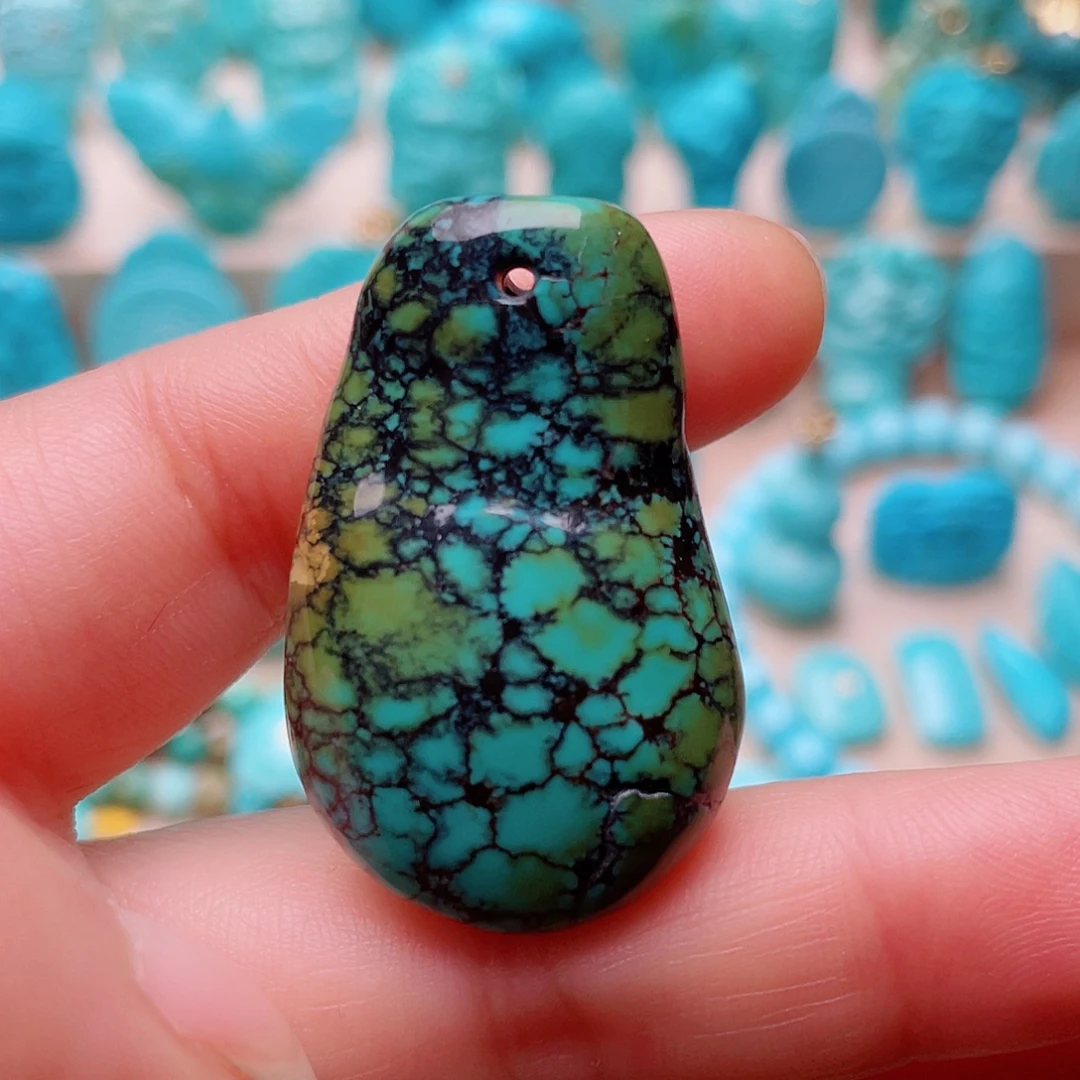 绿松石未镶嵌颈饰