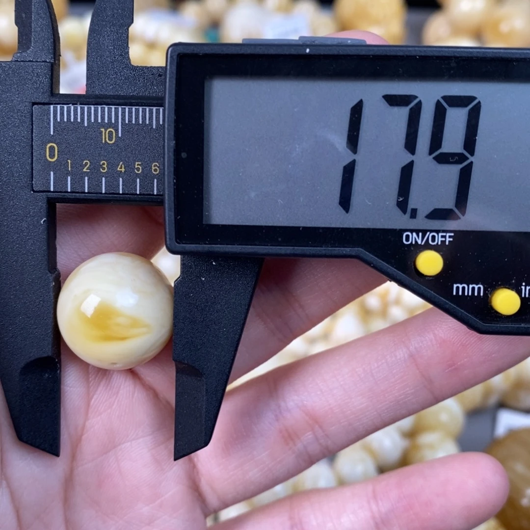 蜜蜡未镶嵌珠宝奇石3.3g
