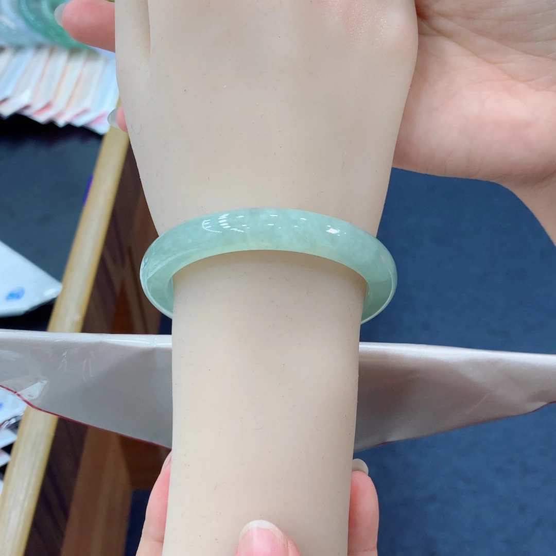 翡翠未镶嵌手镯48小时