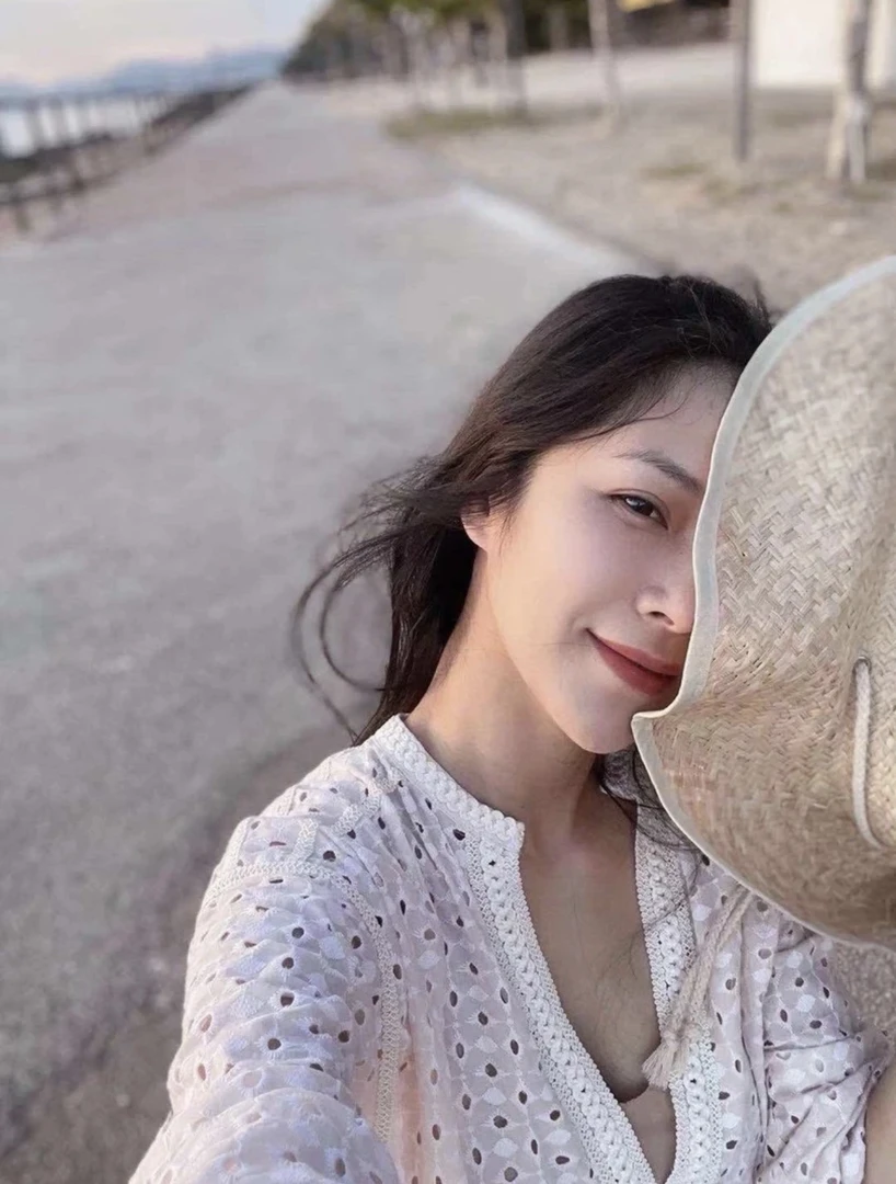 新款血 珀服装配饰