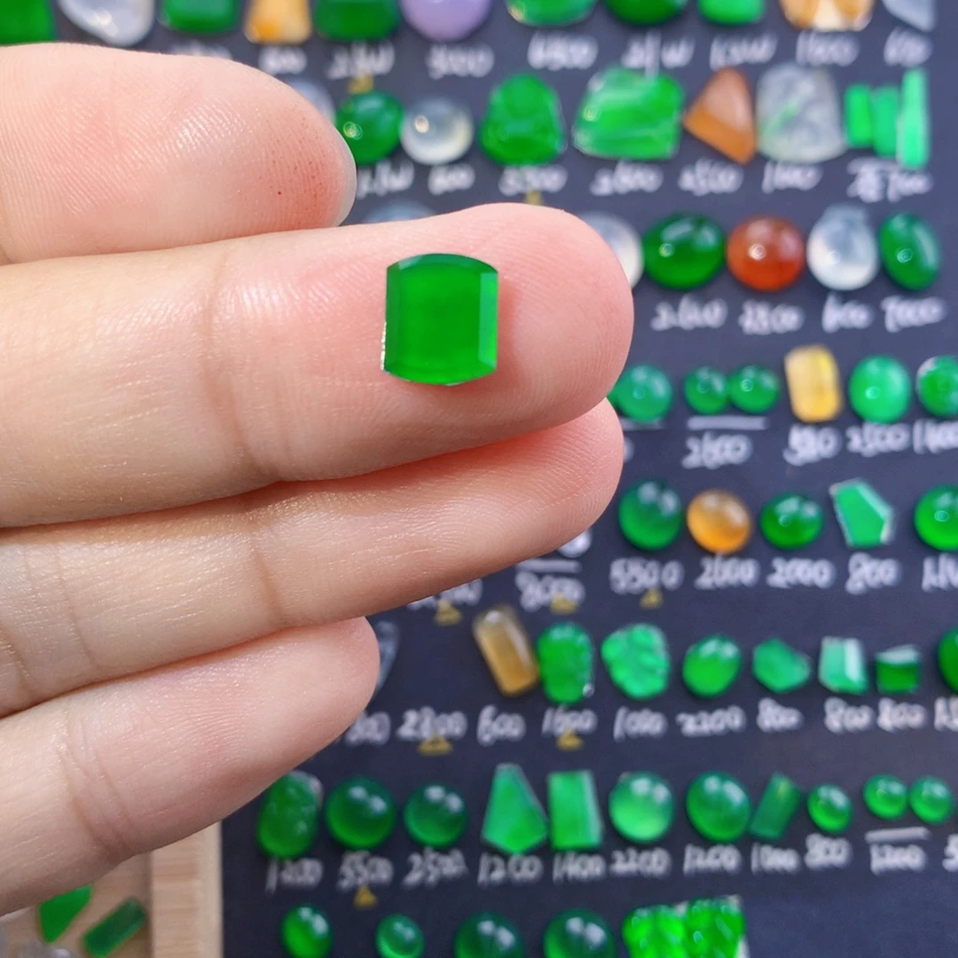 翡翠裸石天然翡翠玉石马鞍