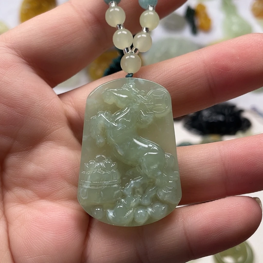 蛇纹石玉未镶嵌颈饰