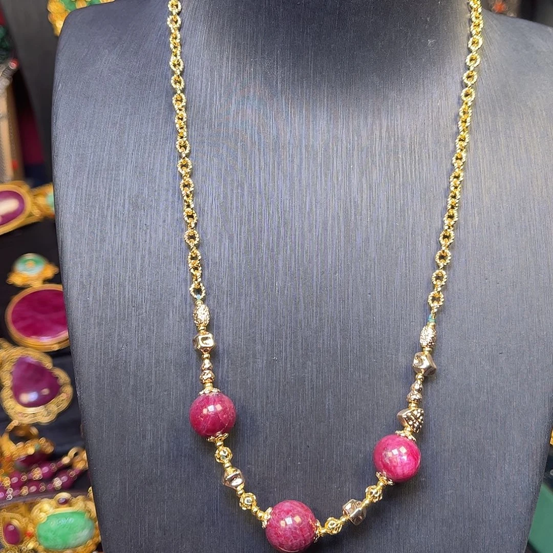 未镶嵌颈饰红宝石