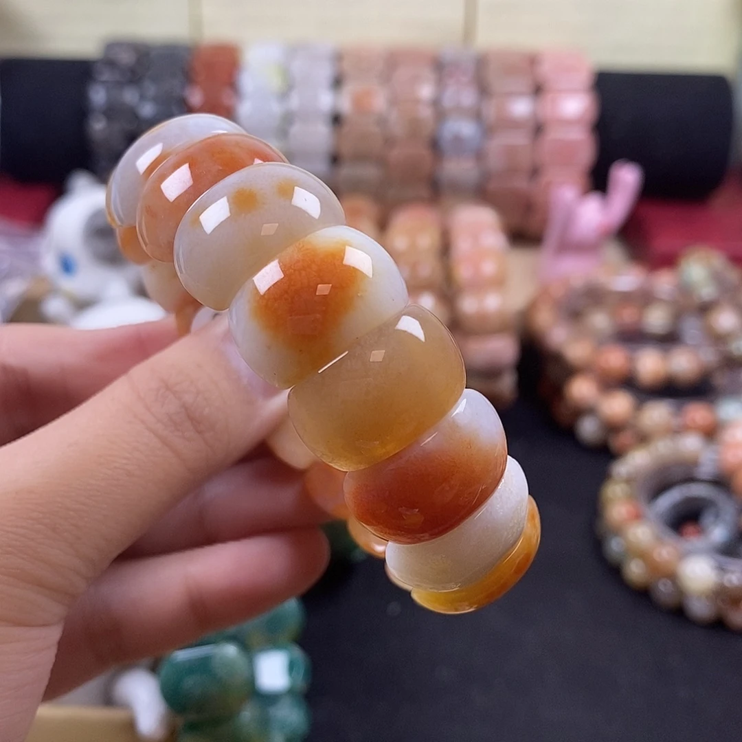 乐***遥硅化珊瑚（珊瑚玉）未镶嵌手牌