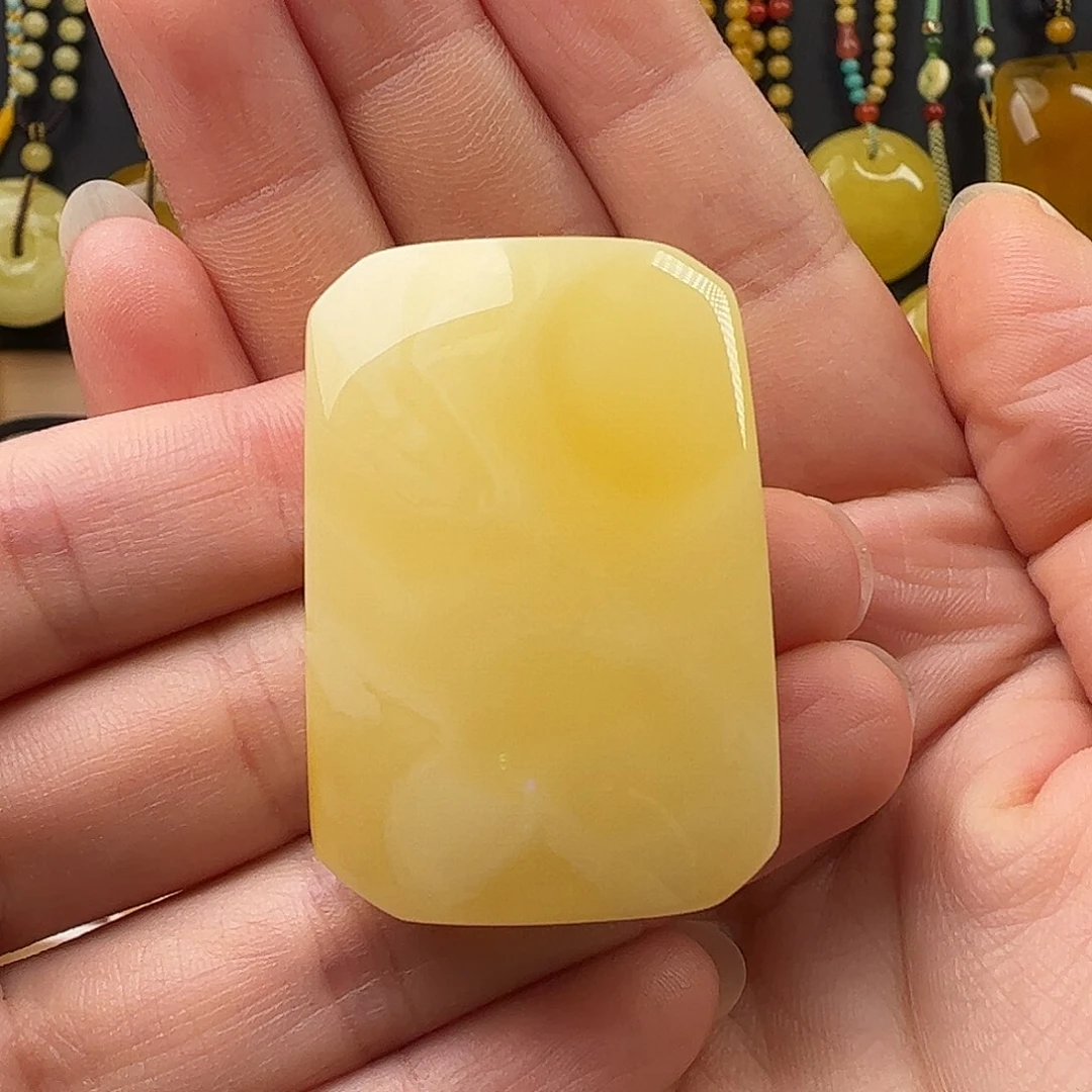 未镶嵌琥珀裸石吊坠