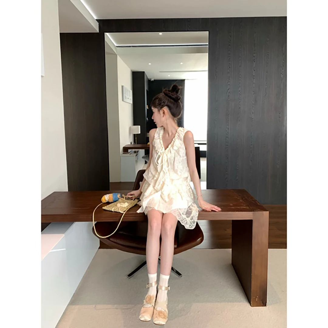 蕾丝刺绣飘带无袖吊带上衣+显瘦不规则半身裙