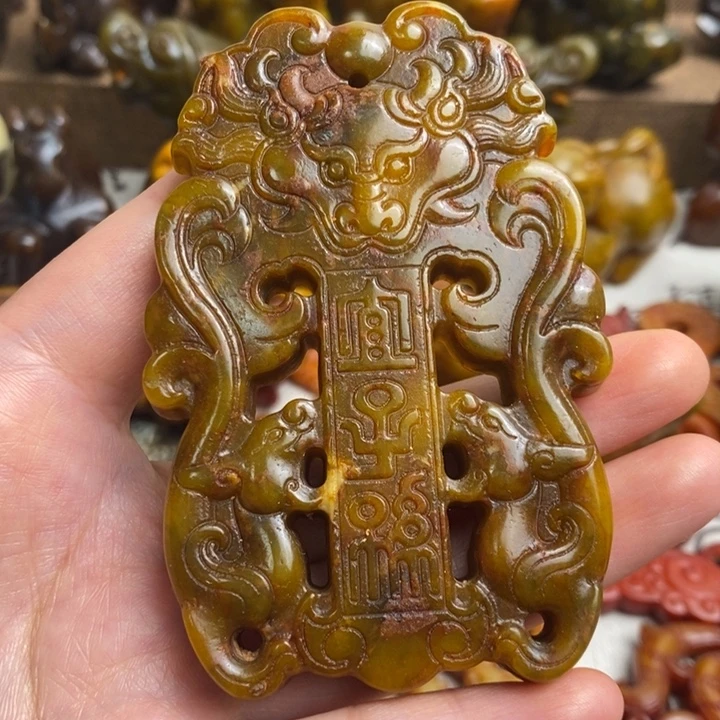 未镶嵌蛇纹石玉颈饰86