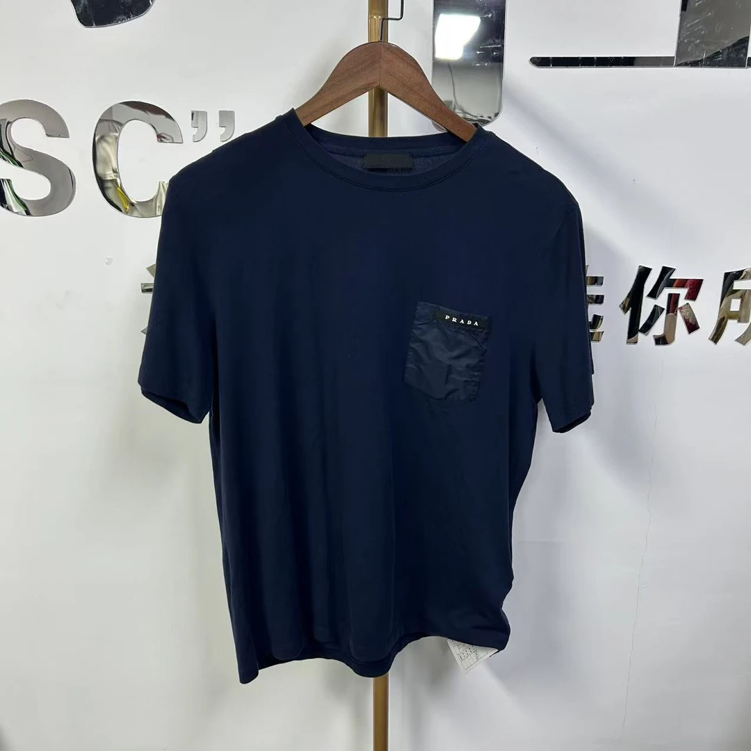 99新 Prada/普拉达 logo短袖尺码：L 衣长66 胸围50编码2