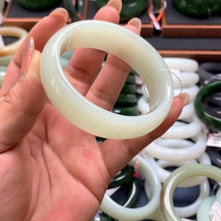 【闪购商品】未镶嵌手镯和田玉
