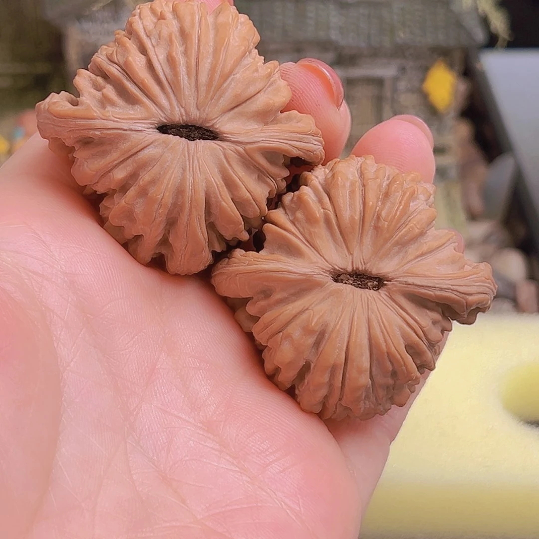 文玩核桃吊坠狼*腾汉高楼43+