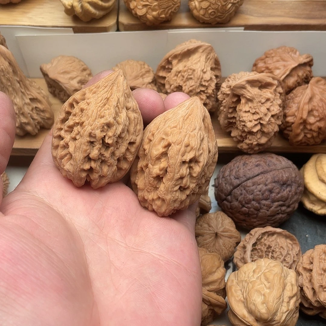 大***烟吊坠文玩核桃大股市