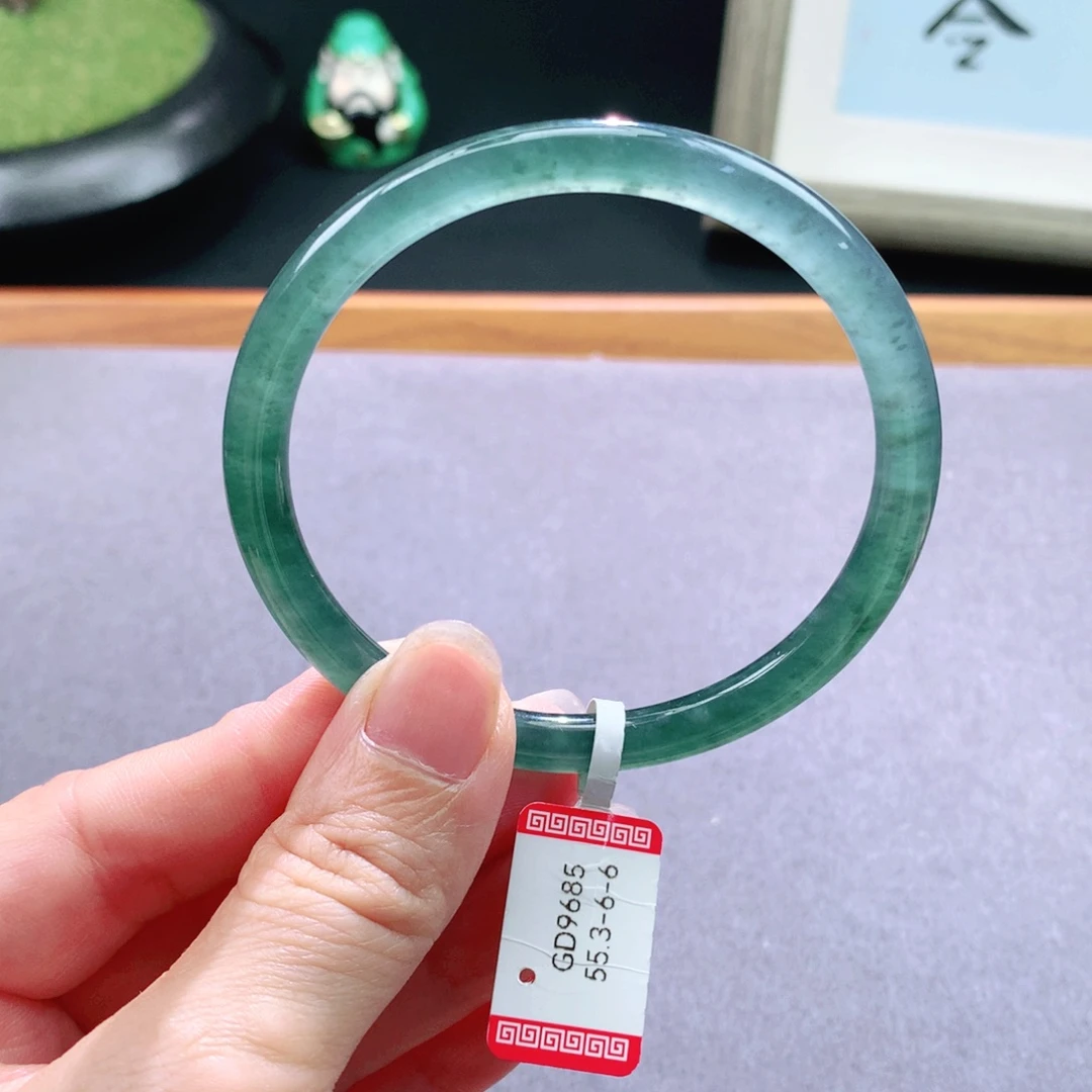 翡翠手镯未镶嵌天然翡翠手镯