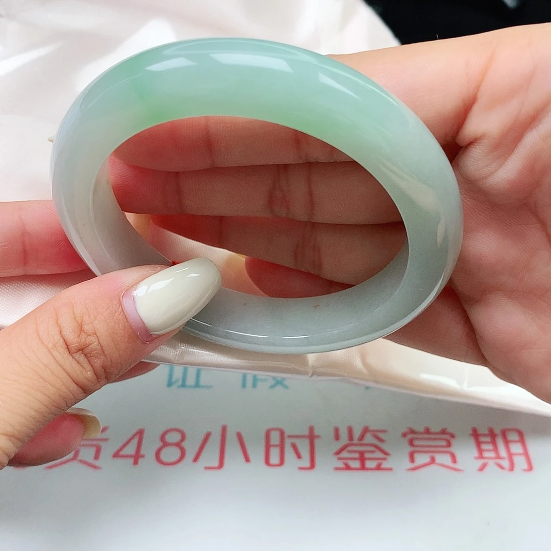 翡翠手镯未镶嵌早2