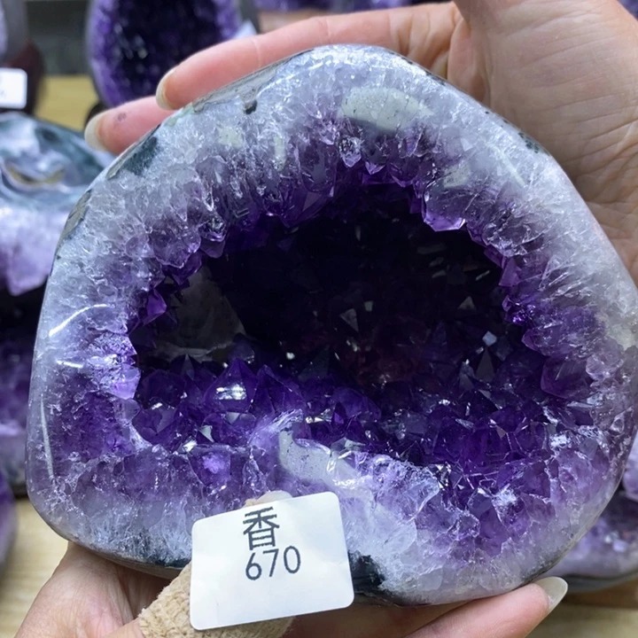 水晶大型摆件（非配饰）未镶嵌三**?