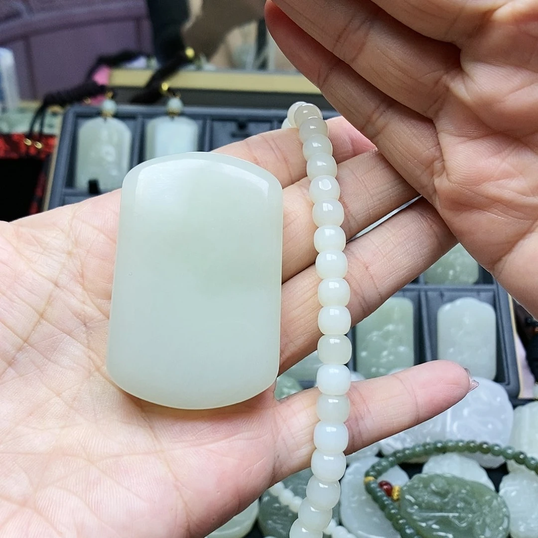 和田玉颈饰未镶嵌闪*