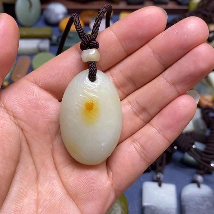 α***果未镶嵌蛇纹石玉颈饰