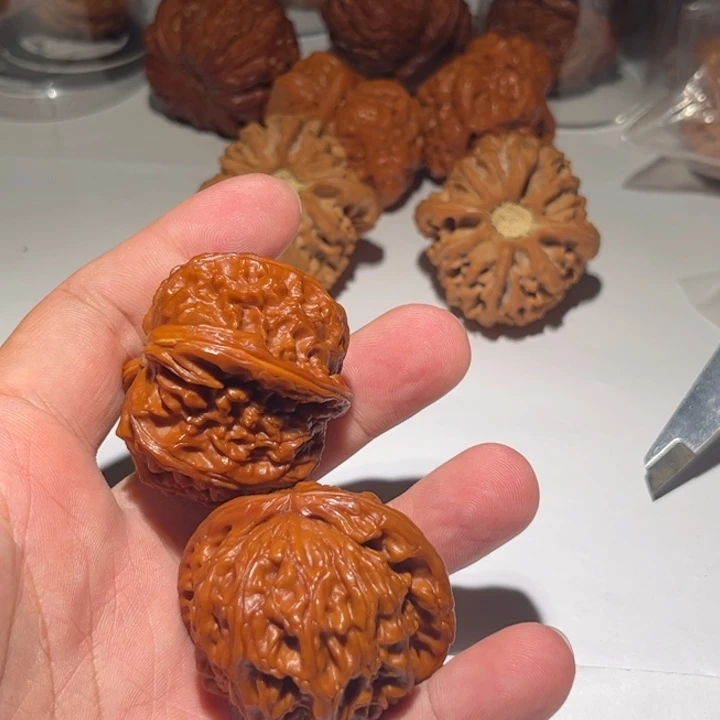 3***8文玩核桃吊坠狮子头核桃