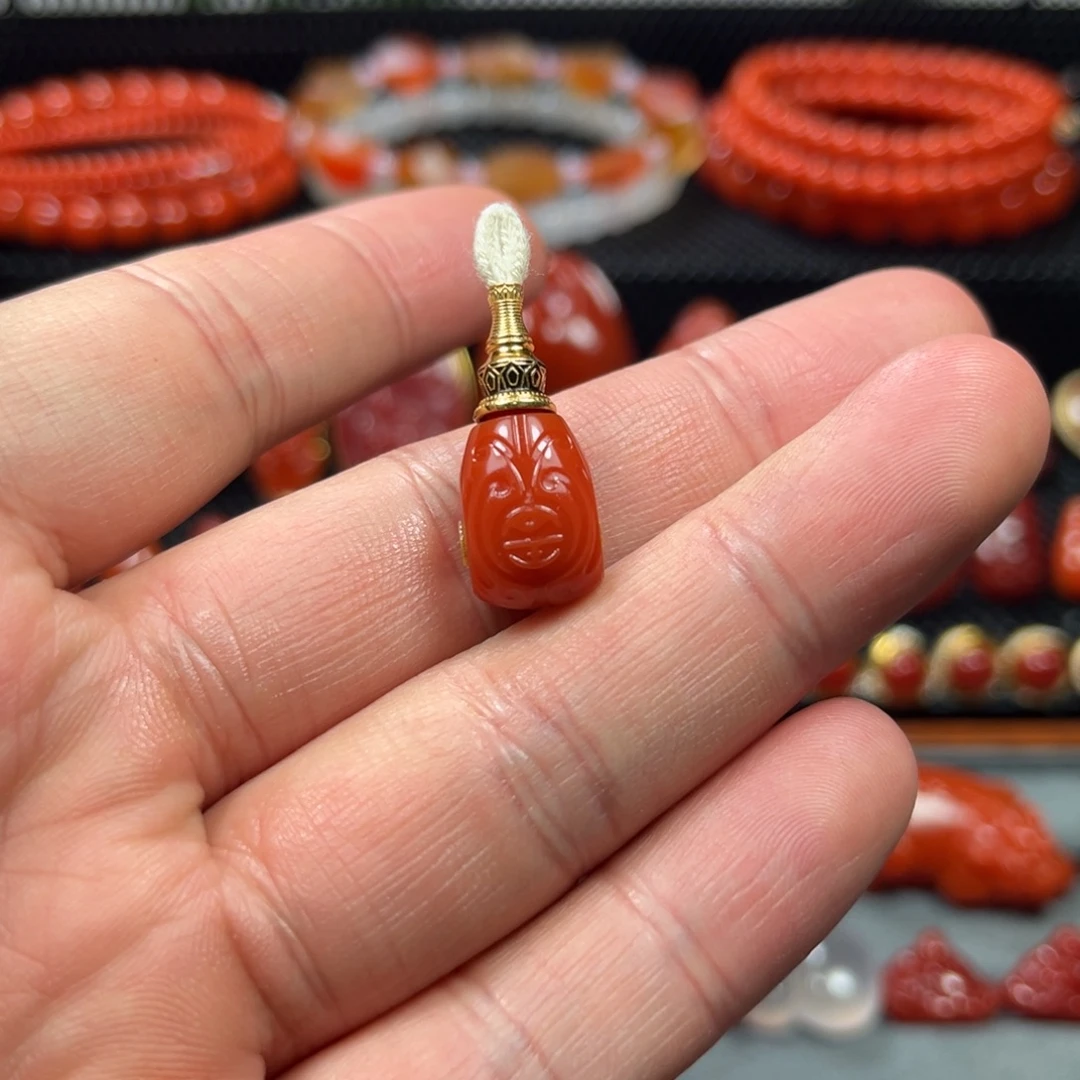 南红玛瑙未镶嵌博古纹三通