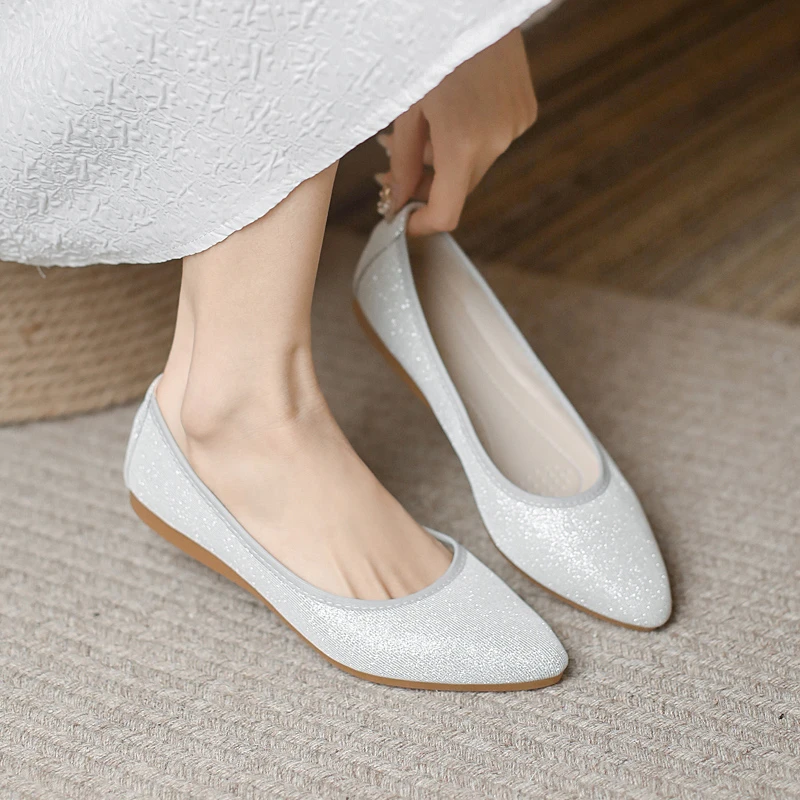 尖头单鞋女平底2025新款豆豆鞋女夏季不累脚女鞋大码软底蛋卷鞋子