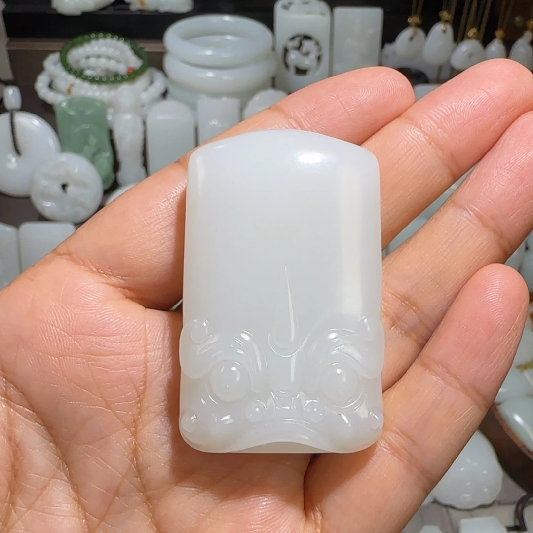 N***y和田玉未镶嵌颈饰