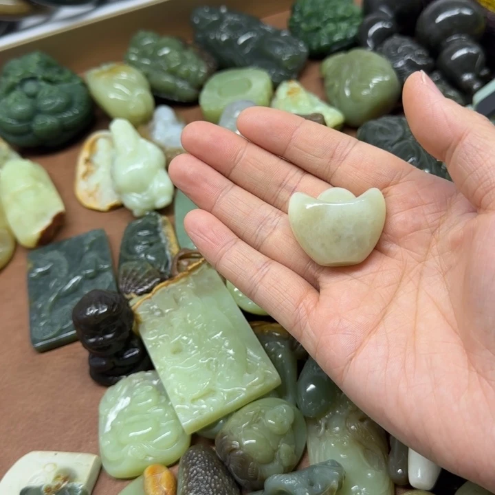 岫岩老玉（透闪石质玉）未镶嵌颈饰