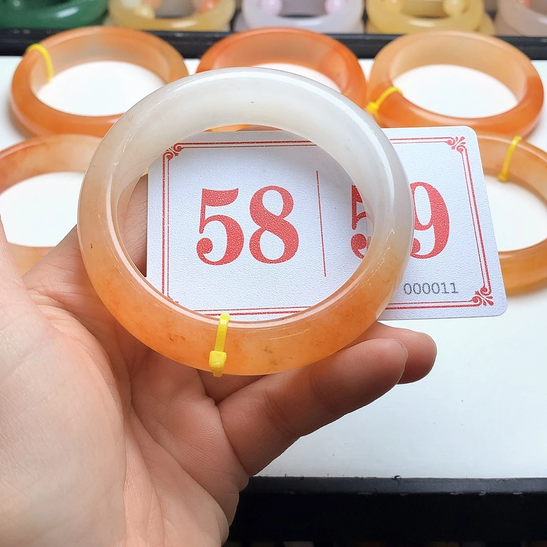 未镶嵌石英质玉（黄龙玉）手镯拽*