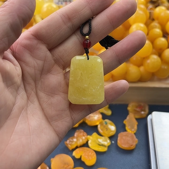 未镶嵌琥珀珠宝奇石