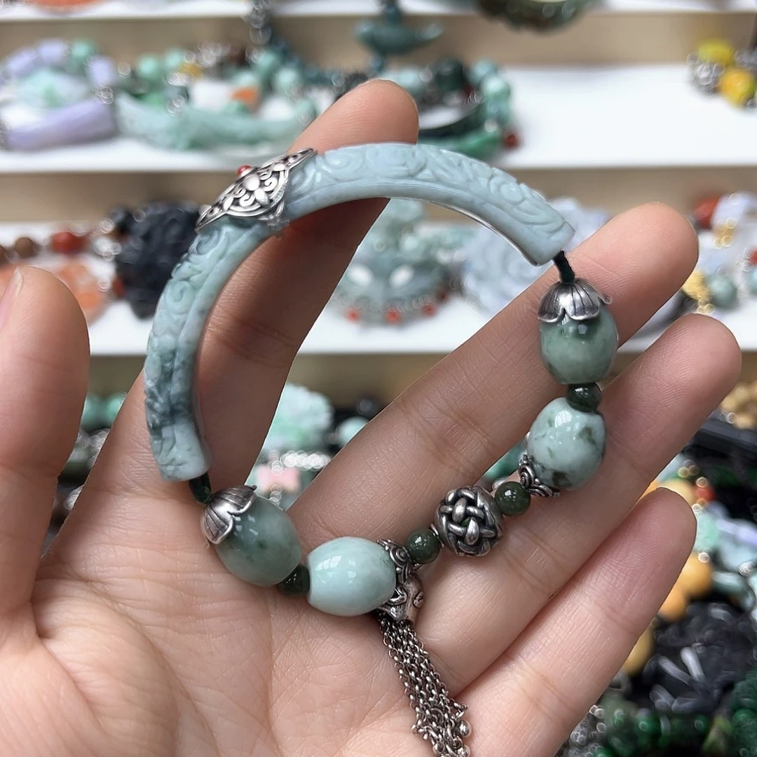 翡翠戒指未镶嵌淡**雨