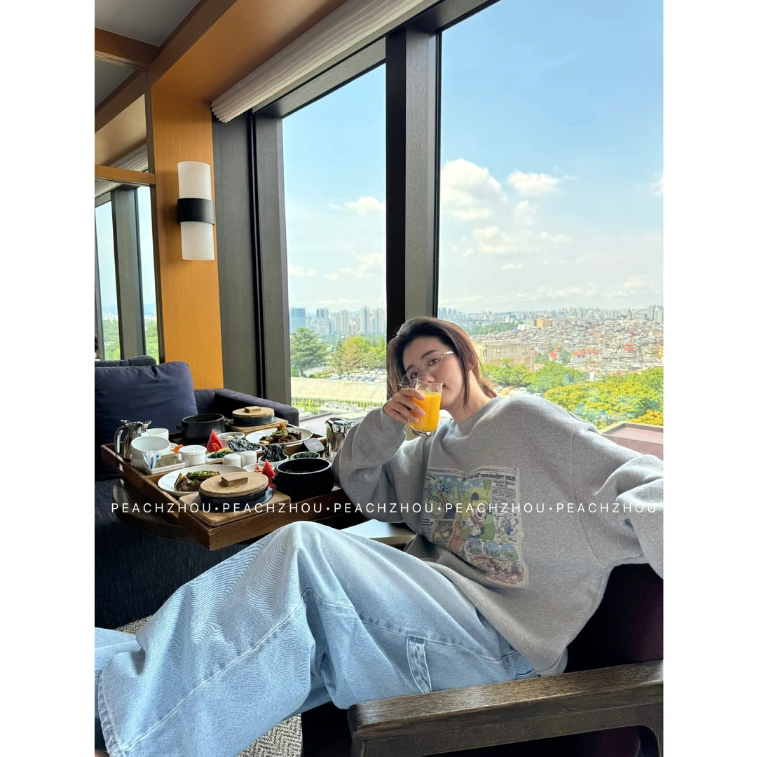 『PEACHZHOU』米鼠报纸印花宽松圆领加绒卫衣美式休闲卡通减龄长袖