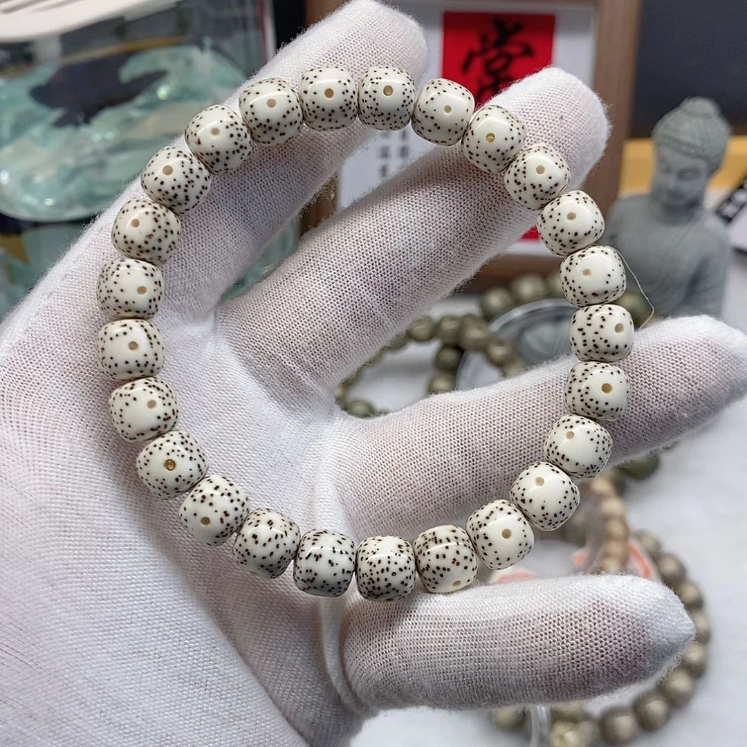 星月菩提手串原白月大眼睛