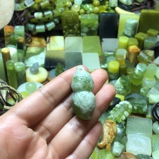 未镶嵌岫玉吊坠岫