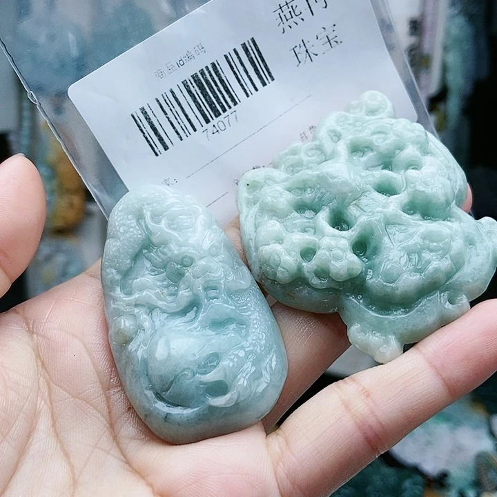 颈饰足铂镶嵌翡翠翡翠