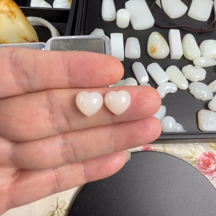 和田玉未镶嵌耳饰