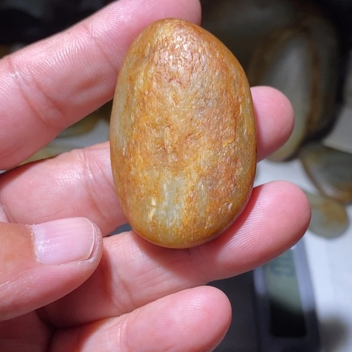 颈饰未镶嵌和田玉（子料）