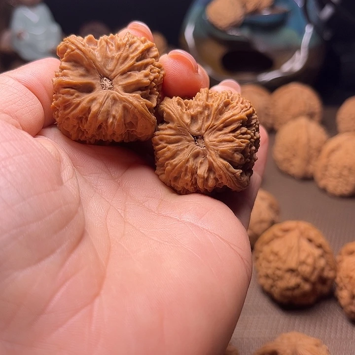 F***I把件核桃南疆有黄尖