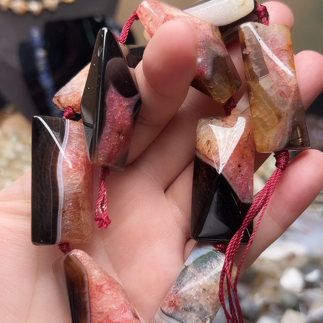 玛瑙/玉髓合金珠宝半成品W168，19.4*40mm水晶玛瑙共生体一条