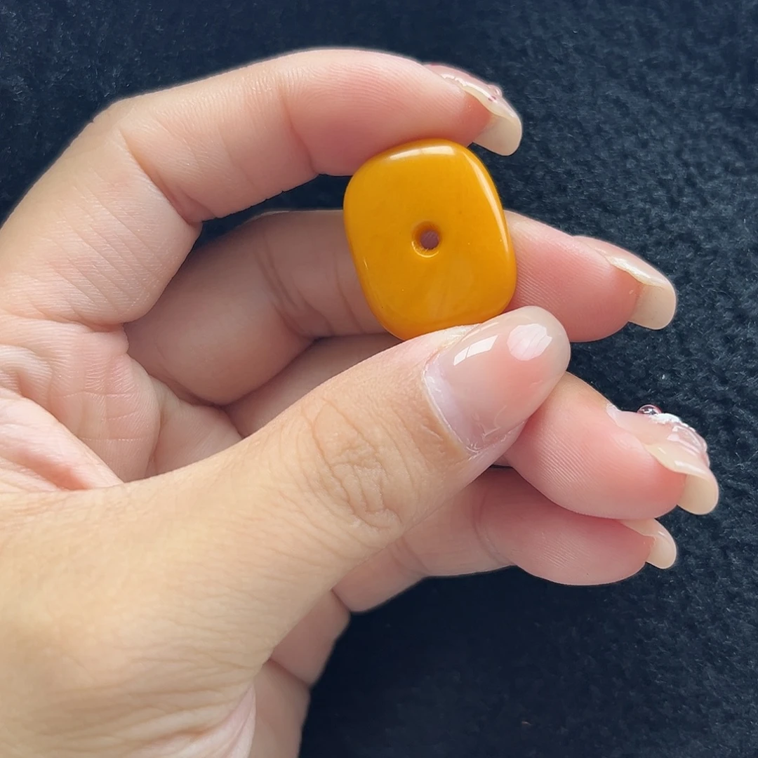 未镶嵌琥珀珠宝奇石