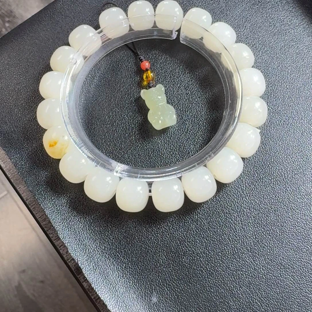 提***。未镶嵌手链和田玉