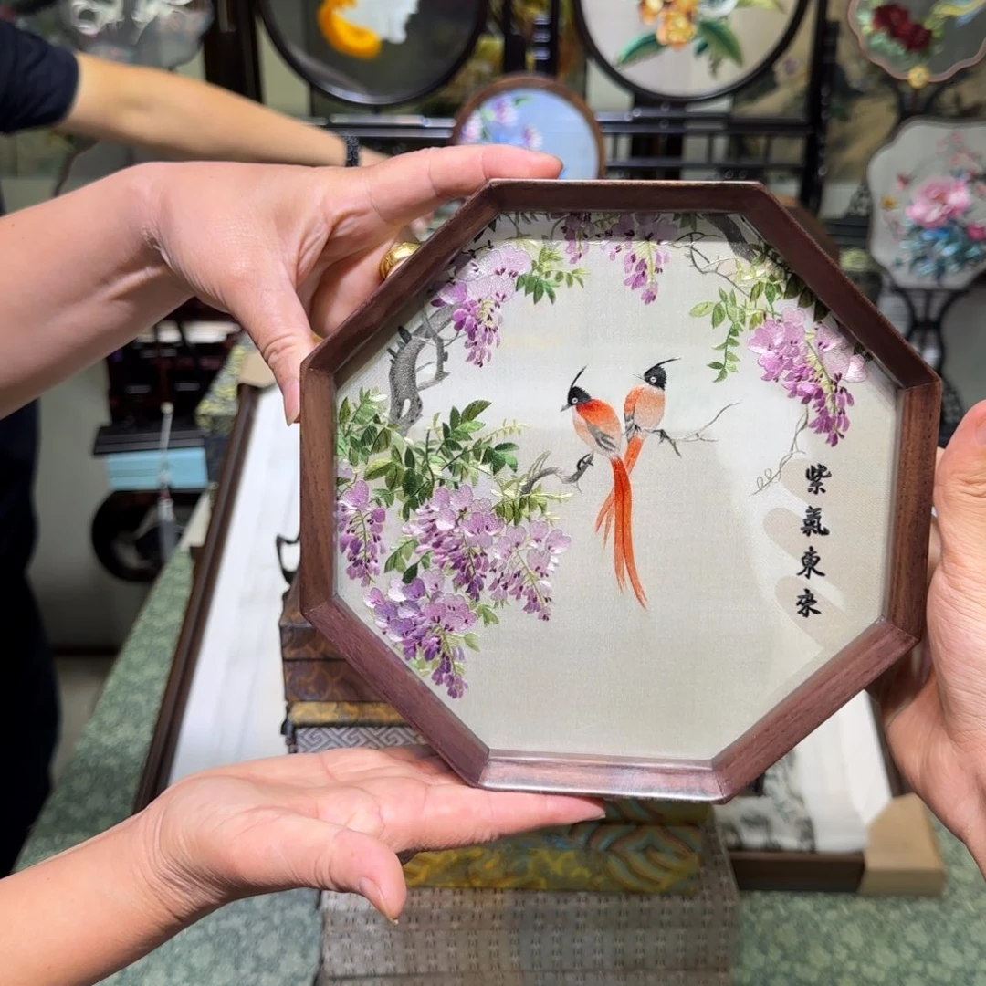 刺绣刺绣工艺精湛独特设计新颖时尚