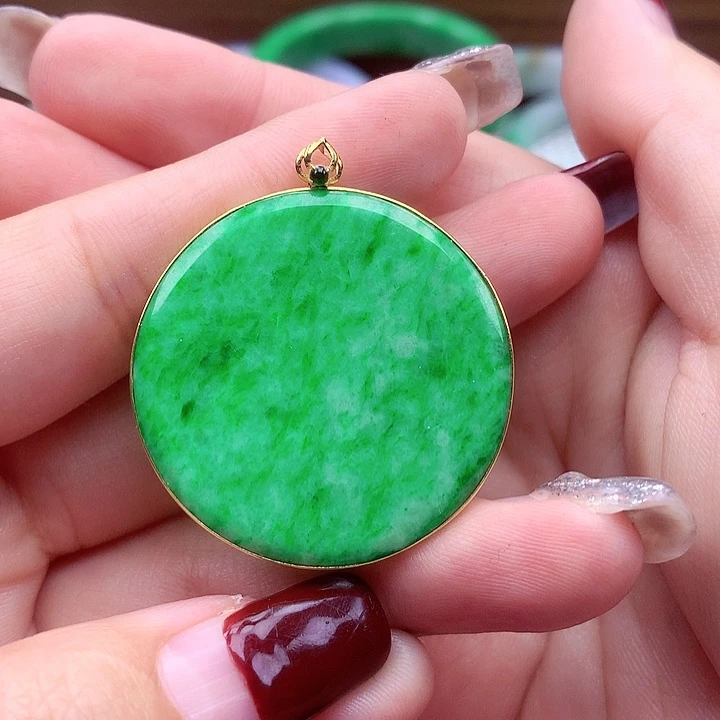 翡翠颈饰18K金镶嵌翡翠