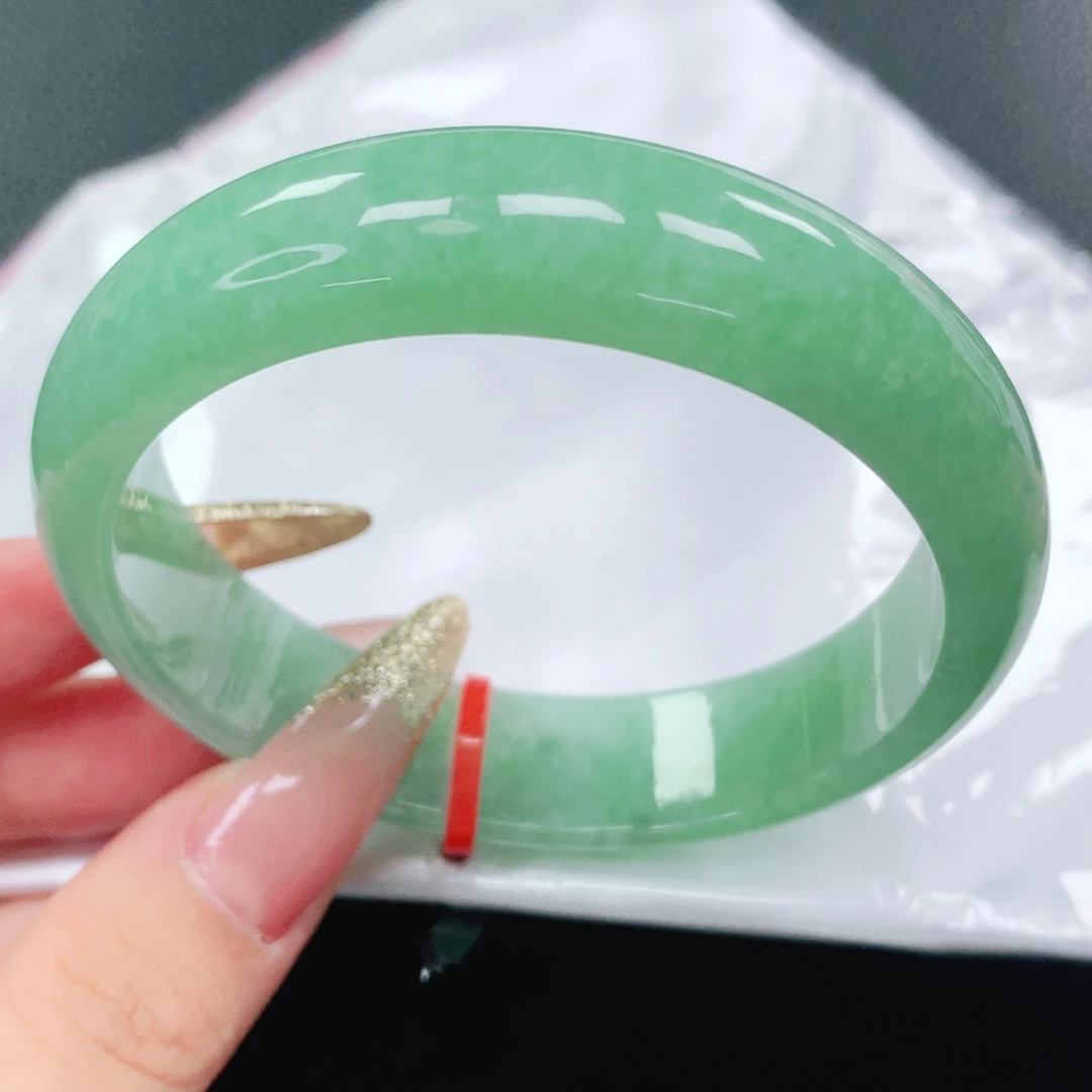 翡翠手镯未镶嵌58圈