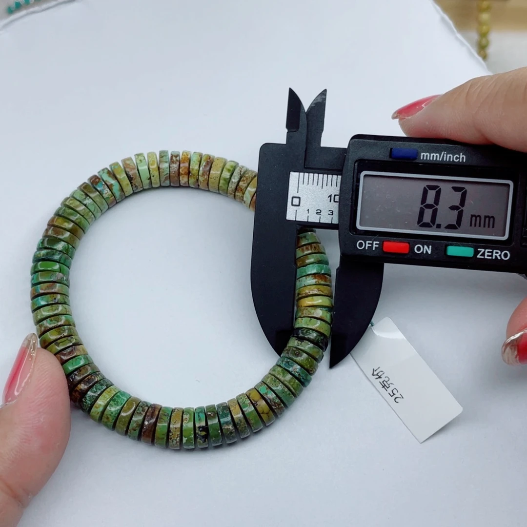 绿松石未镶嵌颈饰.***然