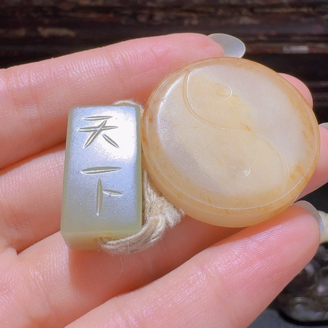 呼***哥和田玉未镶嵌挂件