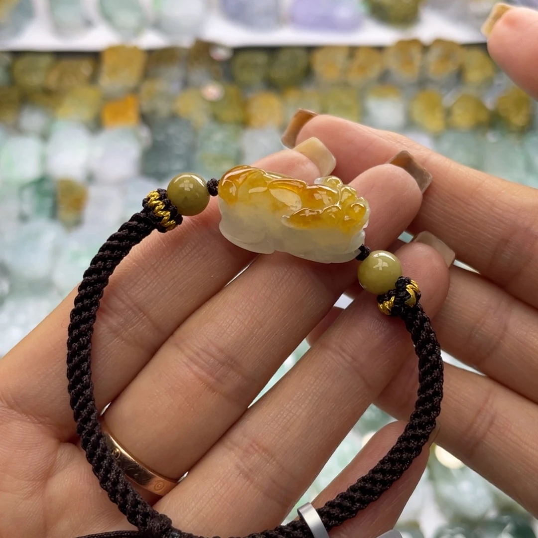 翡翠未镶嵌颈饰貔貅