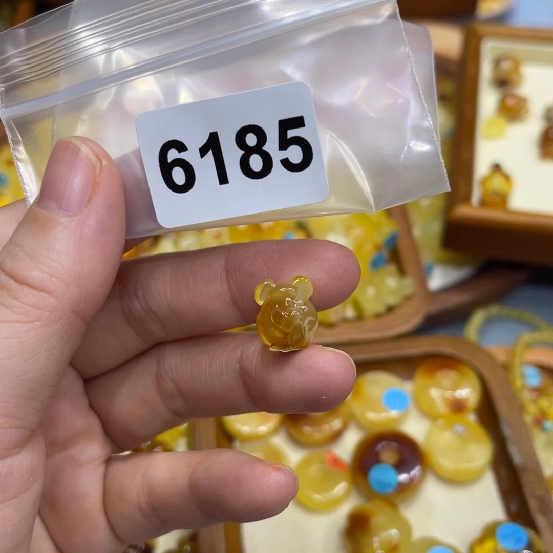 琥珀珠宝奇石未镶嵌